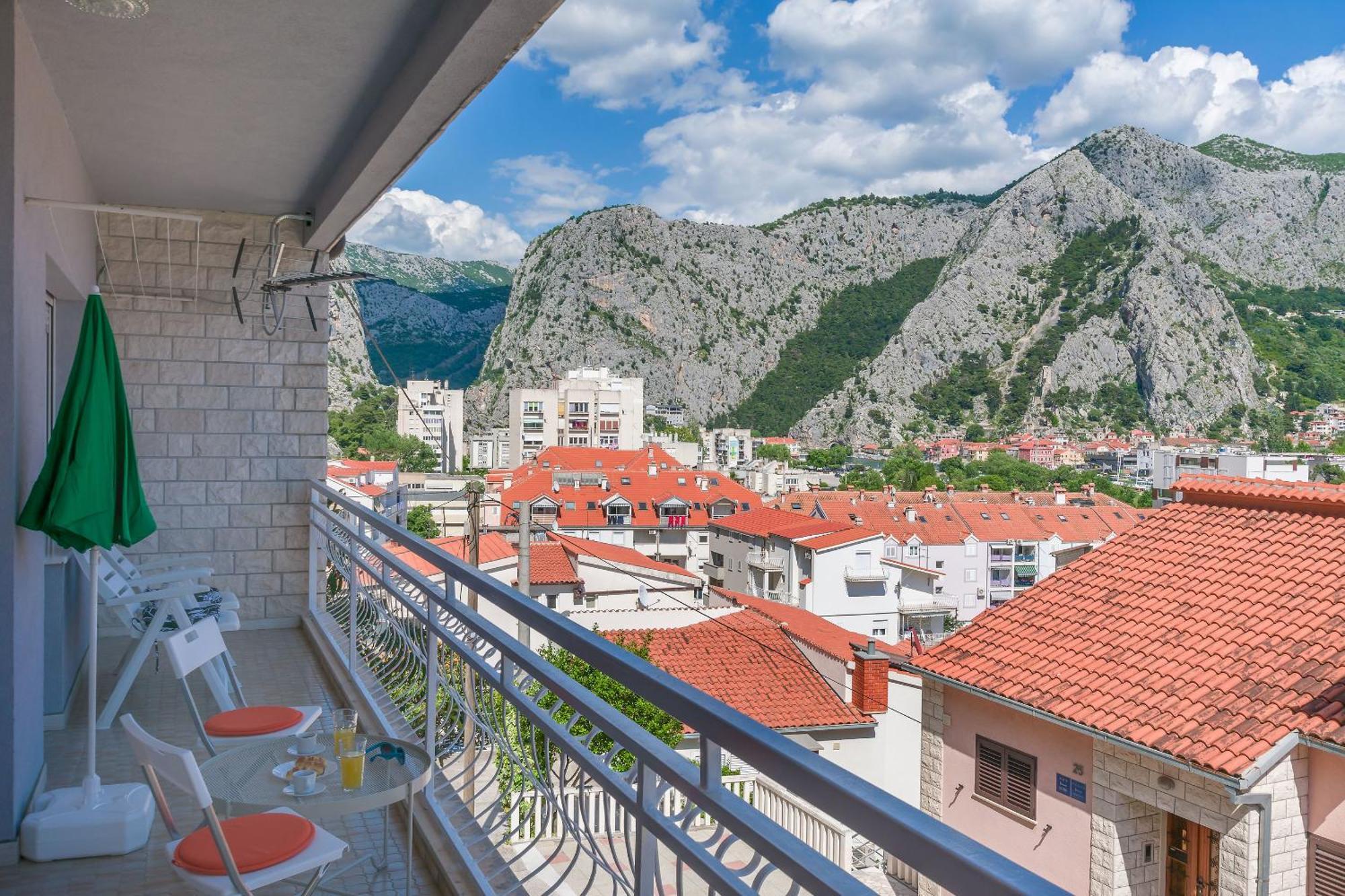 Apartment Adrian Omiš Extérieur photo