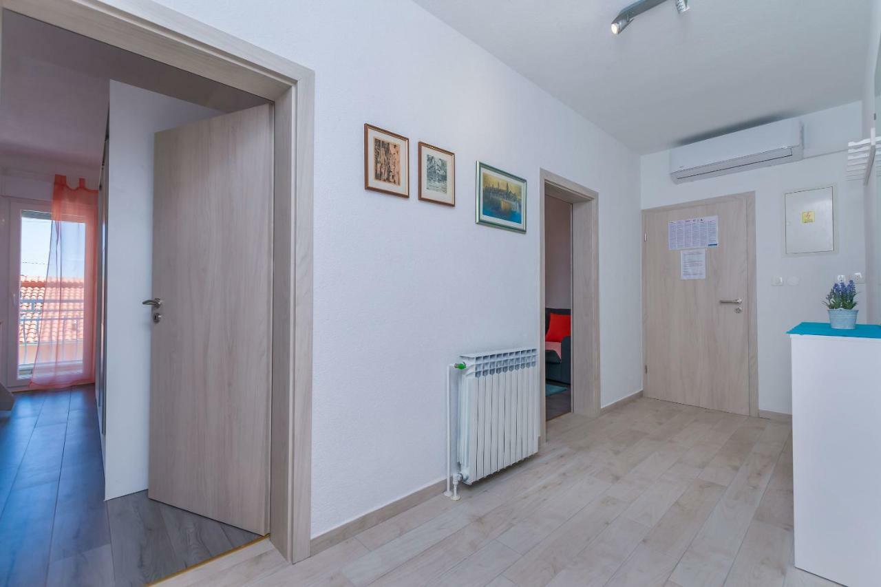 Apartment Adrian Omiš Extérieur photo