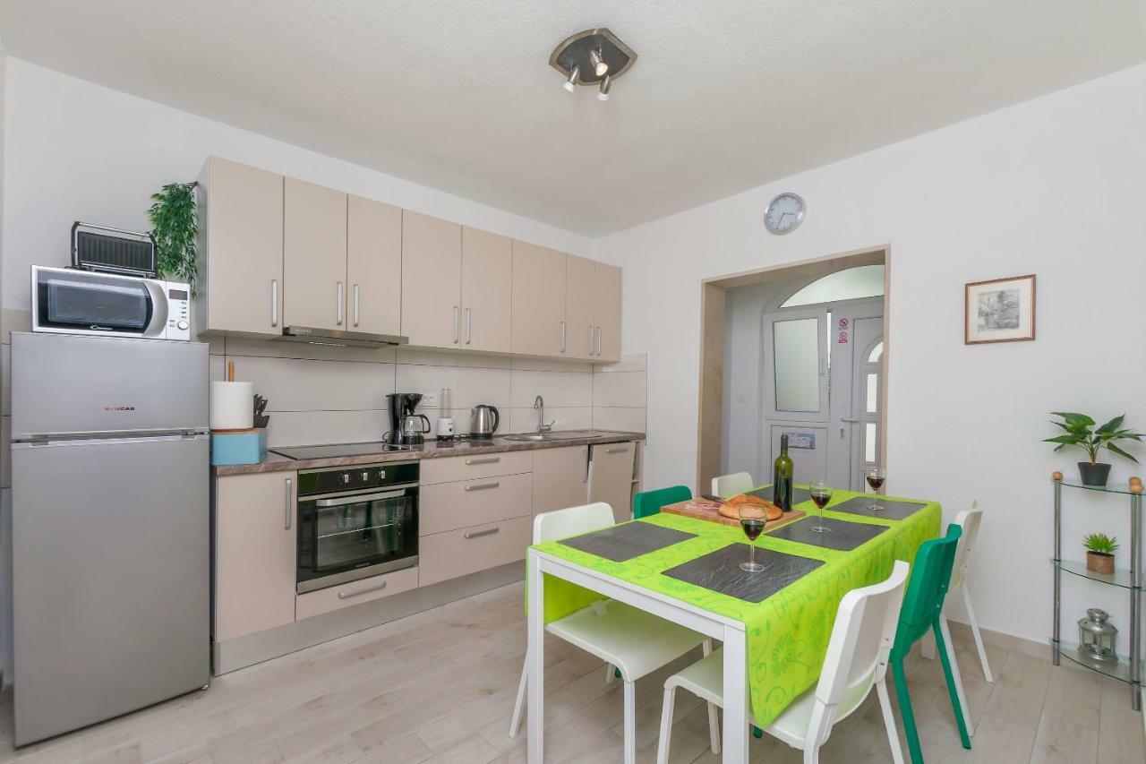 Apartment Adrian Omiš Extérieur photo