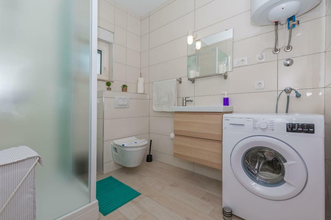 Apartment Adrian Omiš Extérieur photo